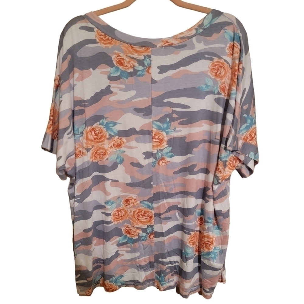 Plus size top - Picture 3 of 3